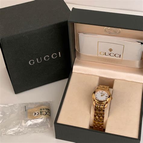 Gucci, a gold plated 5400L bracelet watch, featuring a white dial 